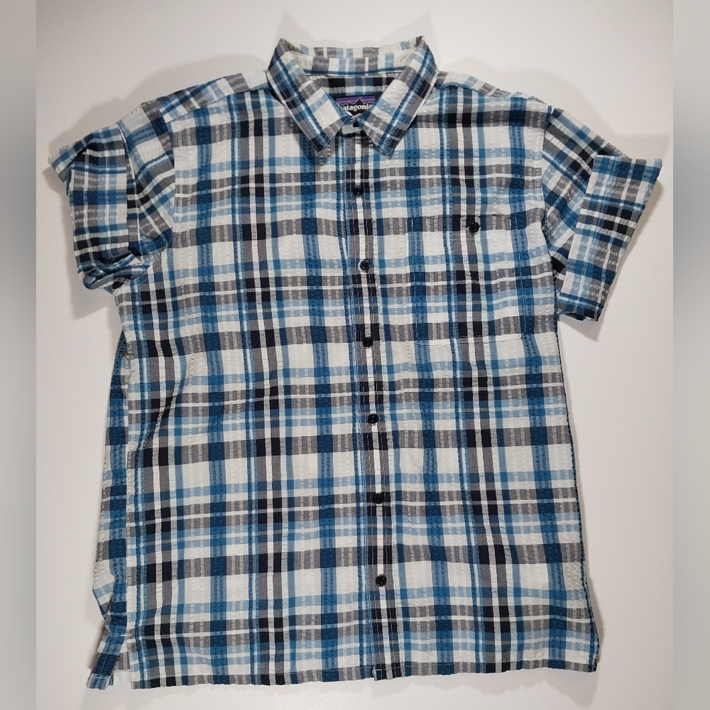 Patagonia men's size large button up shirt.